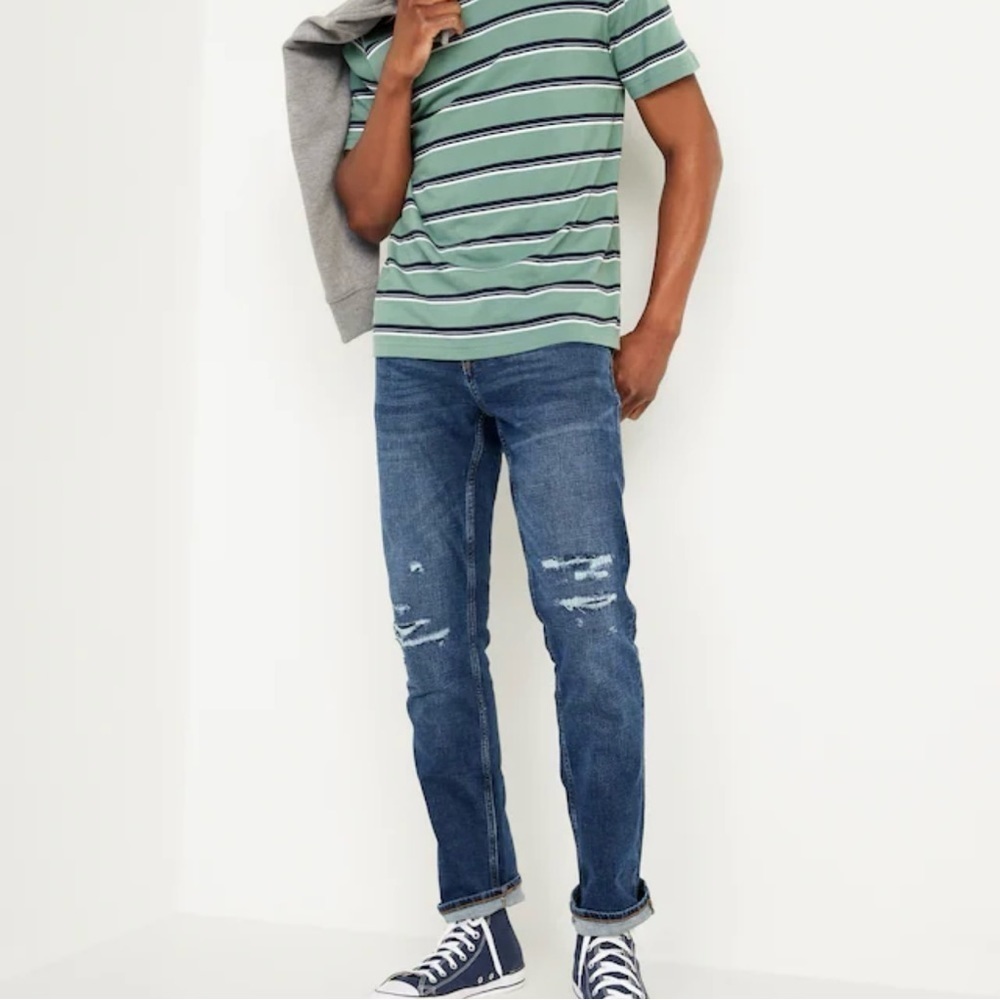 NWOT Old Navy Slim Built-In Flex Ripped Jeans 30/32